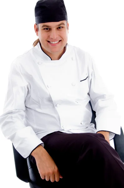 Sorrindo jovem chef masculino relaxante — Fotografia de Stock