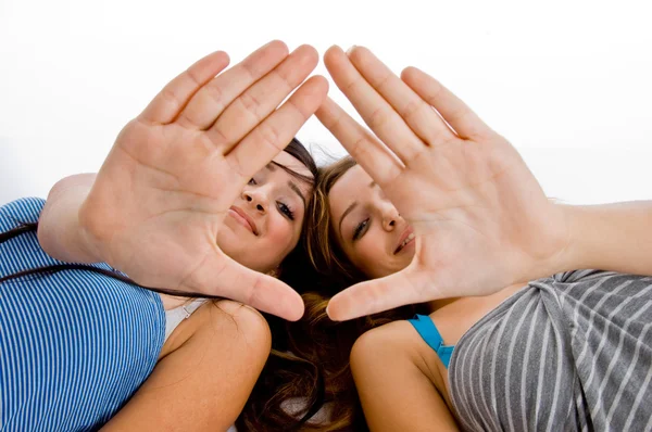 Meninas caucasianas mostrando palmas para câmera — Fotografia de Stock