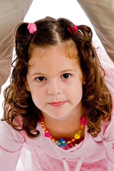 Entzückendes kleines Mädchen posiert — Stockfoto