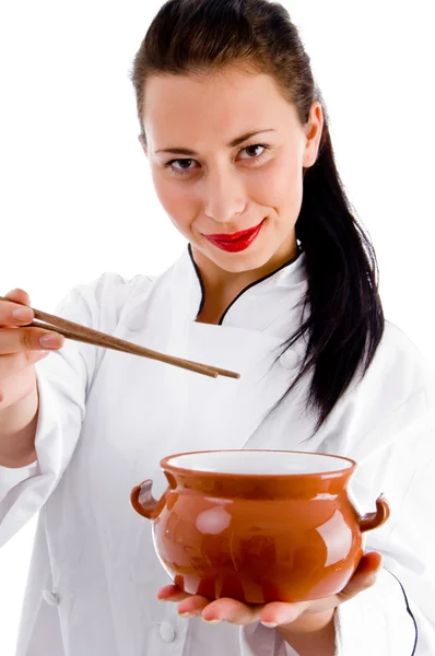 Femme chef avec baguettes et pot — Photo