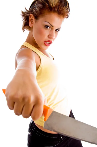 Mulher irritada mostrando faca — Fotografia de Stock