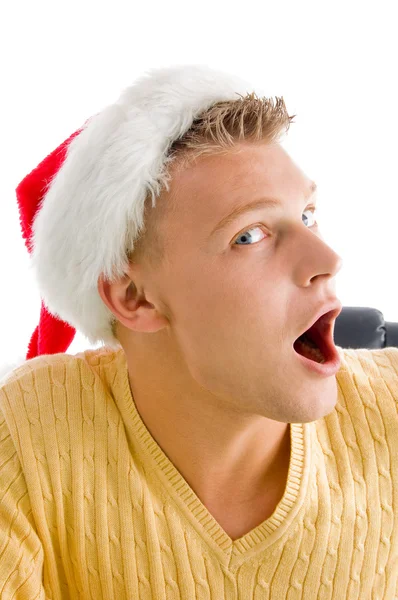 Człowiek z otwarte usta i christmat kapelusz — Zdjęcie stockowe