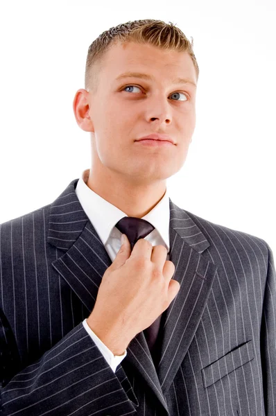 Podnikatel si upravuje kravatu — Stock fotografie