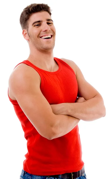 Muskulöser Mann posiert mit verschränkten Armen — Stockfoto