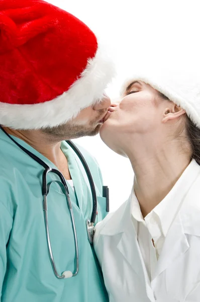 Медики целуются друг с другом — стоковое фото