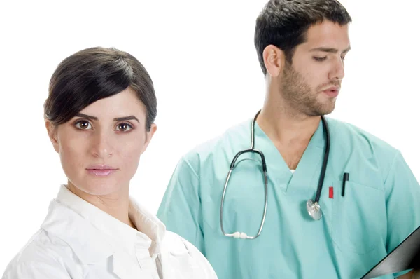 Vacker sjuksköterska med stilig läkare — Stockfoto