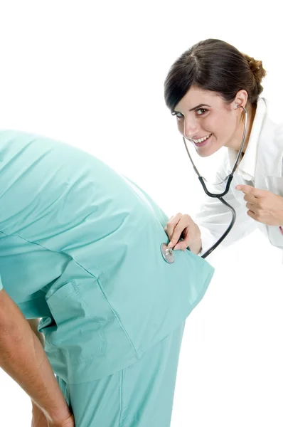Enfermeira examinando o paciente — Fotografia de Stock