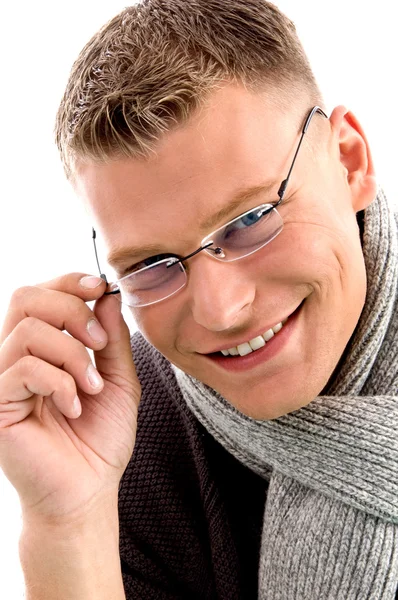 Sorrindo jovem do sexo masculino vestindo olho-desgaste — Fotografia de Stock