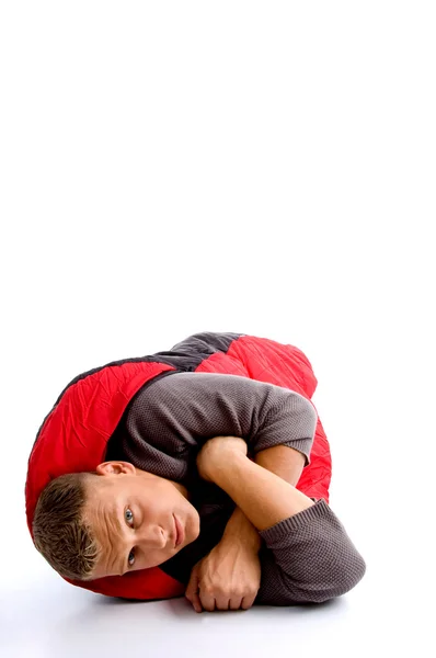 Giovane ragazzo rilassante nel sacco a pelo — Foto Stock
