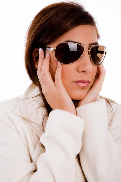 Divat nő napszemüveget visel — Stock Fotó