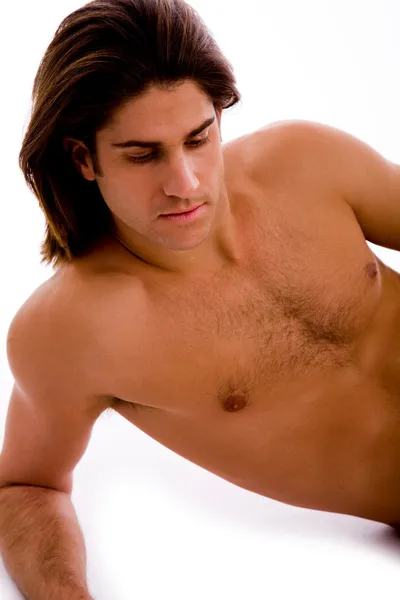 Hemdloses männliches Modell auf dem Fußboden — Stockfoto