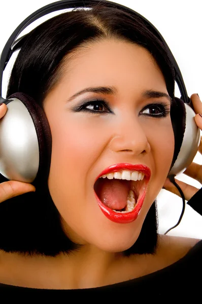 Frau hört laute Musik — Stockfoto