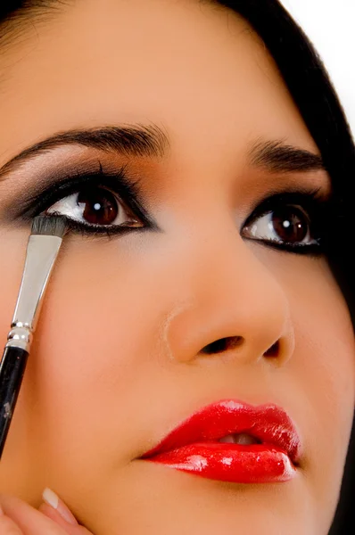 Portret kosmetyczka robi oka uzupełnić — Zdjęcie stockowe
