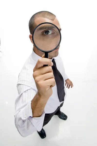 Uomo d'affari guardando attraverso lente di ingrandimento — Foto Stock