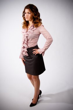 genç kadın kılığında