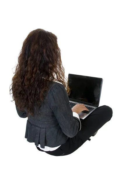 Жінка зайнята ноутбуком — стокове фото