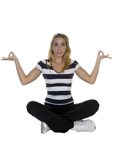 Senhora realizando ioga em pose de lótus — Fotografia de Stock
