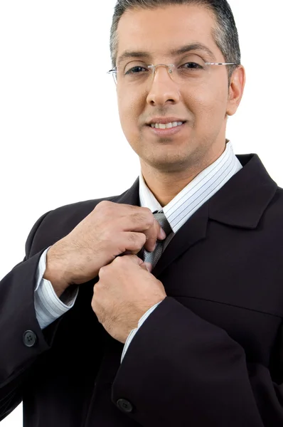 Улыбающийся генеральный директор держит галстук. — стоковое фото