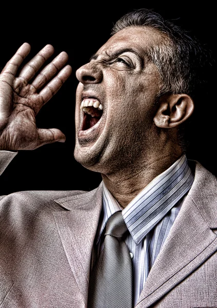 Empresário envelhecido gritando alto — Fotografia de Stock