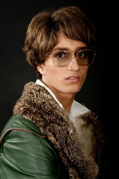 Mužský model nosí brýle — Stock fotografie