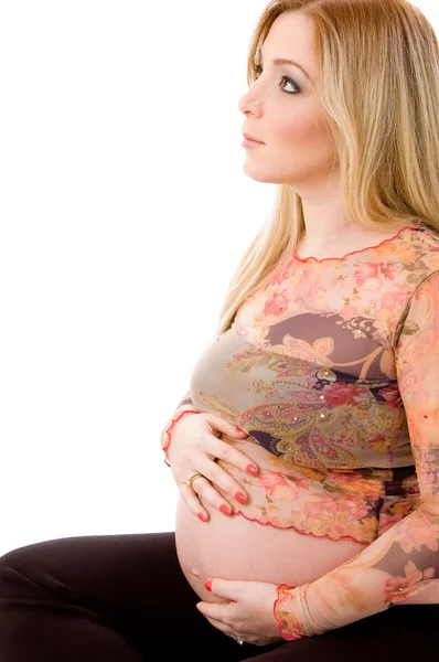 Sidan pose av gravid kvinna — Stockfoto