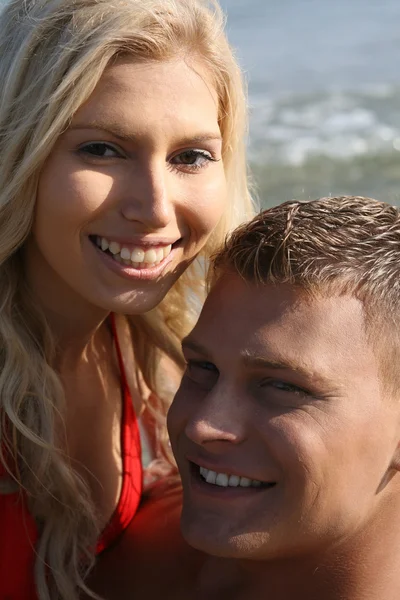 白种人夫妇微笑 — 图库照片