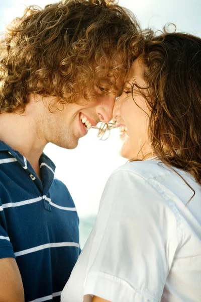 Attractive young couple having fun — Stock Photo, Image