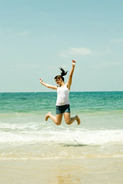 Kız bir sevinç atlama — Stok fotoğraf