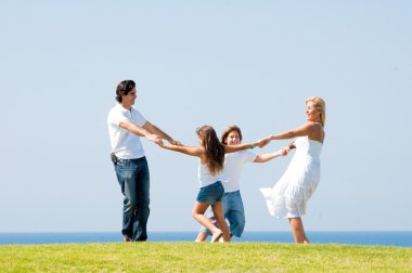 dört mutlu bir aile portresi