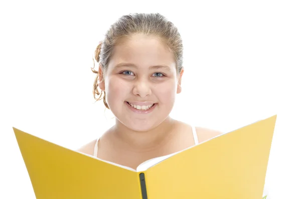 Leende flicka med boken tittar på dig — Stockfoto