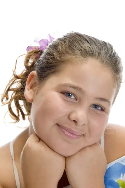 Portrét mladé dívky, s úsměvem — Stock fotografie