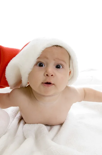 Sorprendido lindo bebé usando santa gorra — Foto de Stock