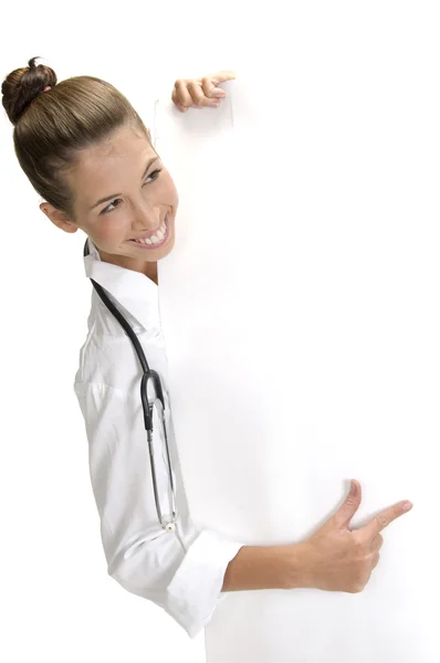 Sorridente signora medico con cartello — Foto Stock