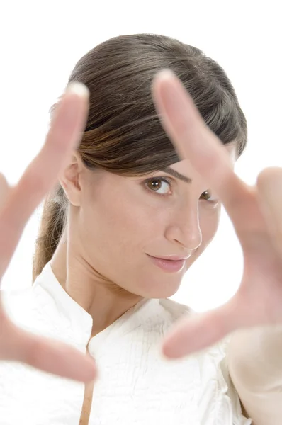 Senhora mostrando direcionamento gesto da mão — Fotografia de Stock