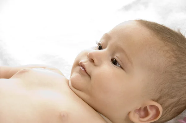 Young baby looking away — Stock Photo, Image
