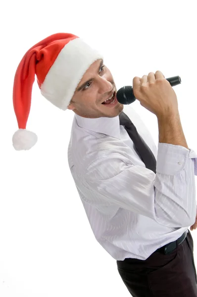 Homme chantant dans le karaoké, heureusement — Photo