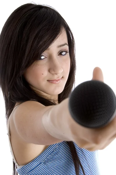 Lány mutatja mikrofon elölnézete — Stock Fotó