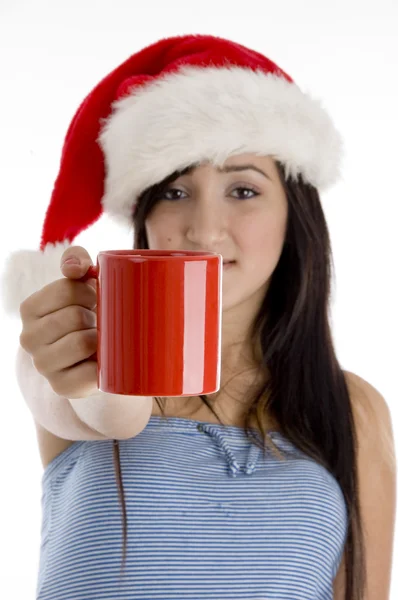 Dziewczyna z kawy kubek i santa hat — Zdjęcie stockowe