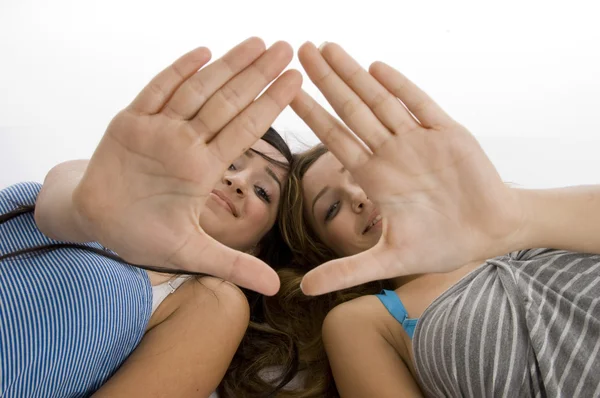 Irmãs mostrando palmas para câmera — Fotografia de Stock