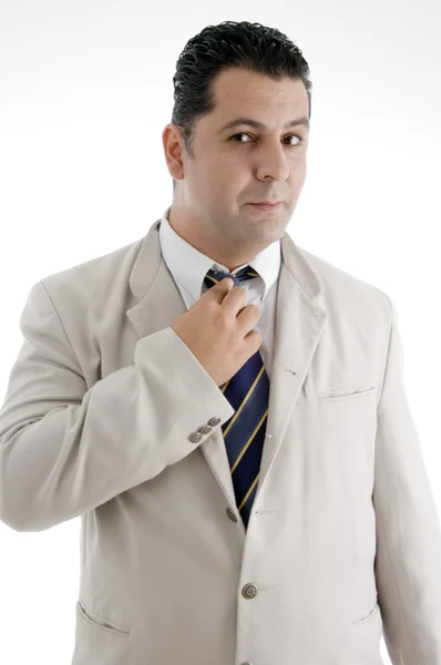 İş adamı kravatını düzeltiyor. — Stok fotoğraf
