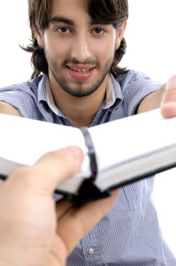 yakışıklı adam günlüğünü gösterilen