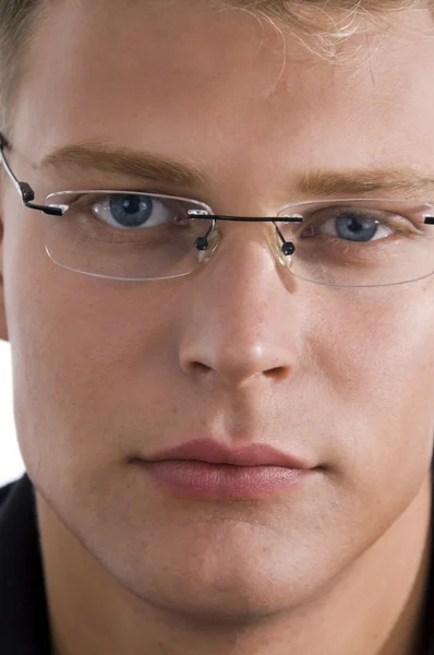 眼鏡を持つ男のクローズ アップ — ストック写真