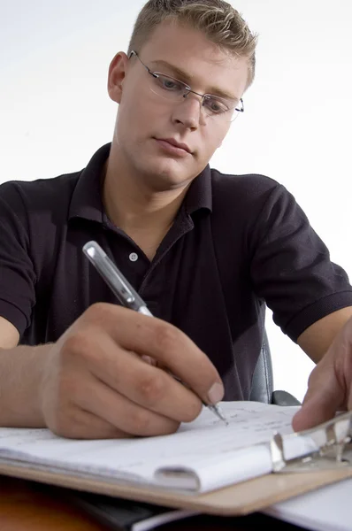 Homem americano escrevendo no bloco de notas — Fotografia de Stock