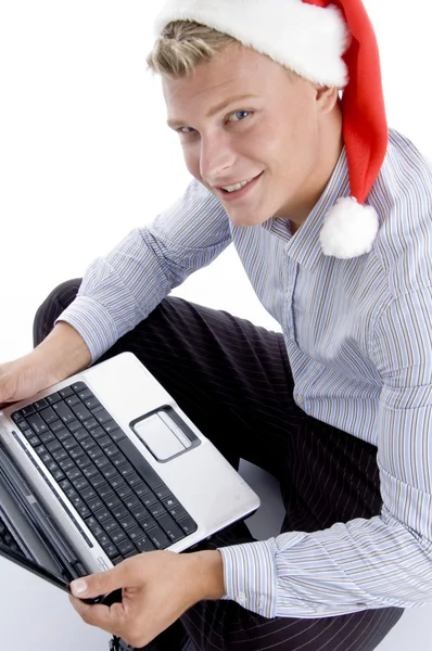 Smiling man facing camera with laptop — Stock Photo, Image