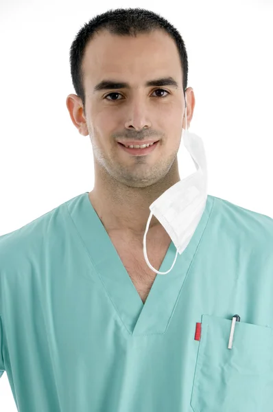Médico hispânico masculino com máscara facial — Fotografia de Stock
