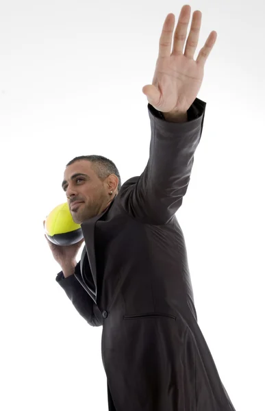 Бизнесмен с мячом для регби — стоковое фото