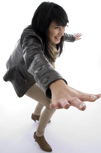 Kvinna poserar med öppna handflator — Stockfoto