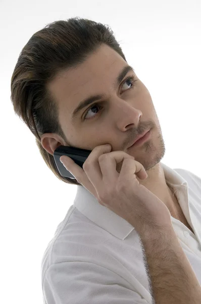 Jovem homem falando no celular — Fotografia de Stock