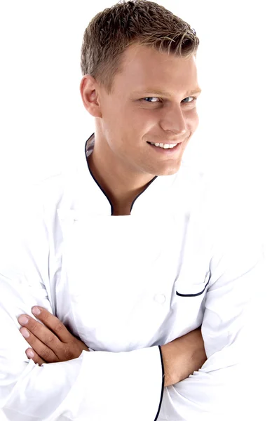 Giovane chef posa con le braccia incrociate — Foto Stock