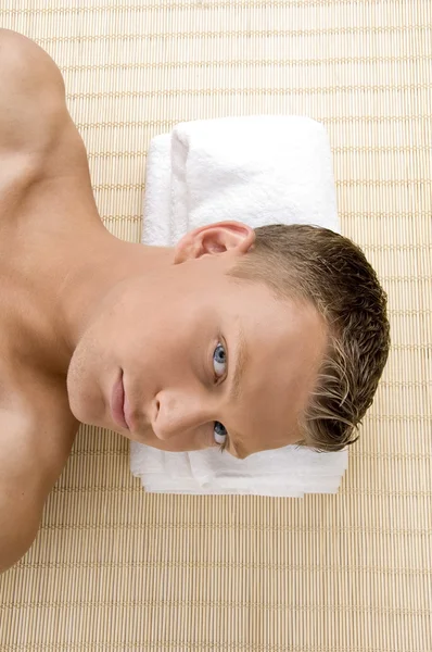 Close-up van de mens in spa, hoge hoekmening — Stockfoto